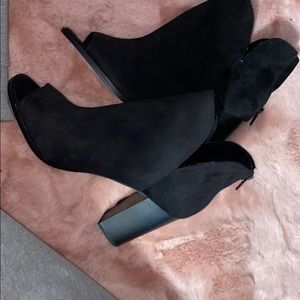 Open toed 2.5 inch booties